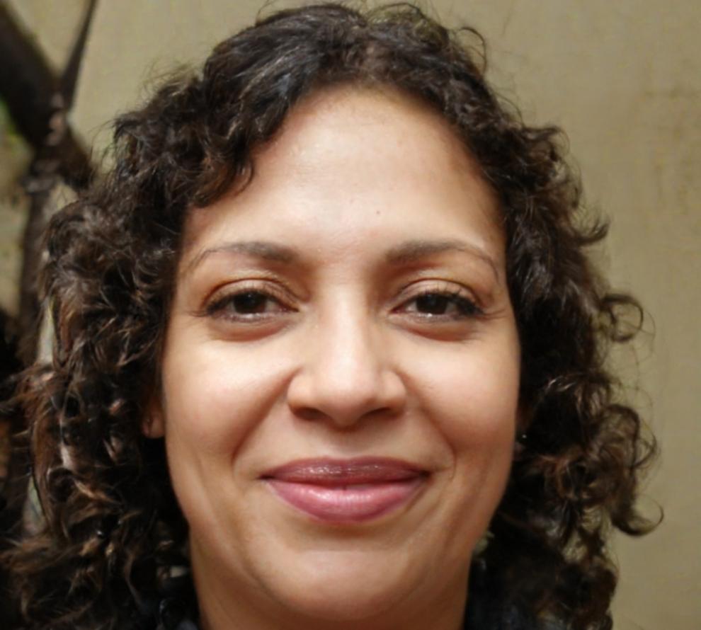 Portrait d'Émilie Rousseau, experte en optimisation financière
